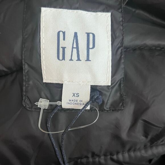 GAP Women’s Black Nylon Packable Puffer Coat Size XS Fits a Small NWOT - Picture 9 of 11